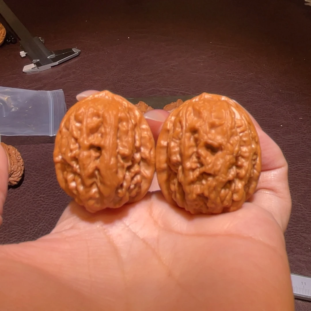 文玩核桃把件32红莲