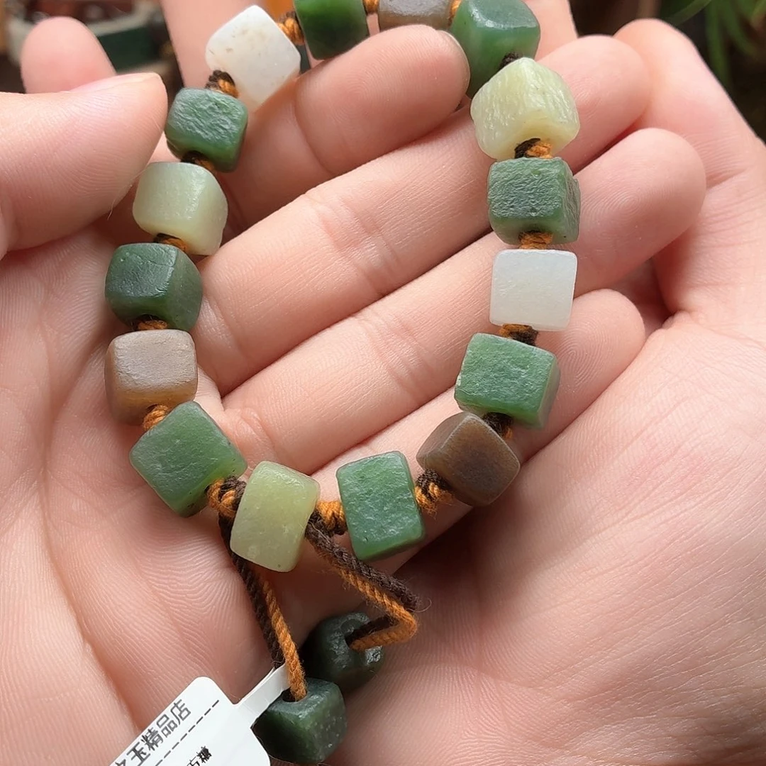 翼***展颈饰未镶嵌和田玉