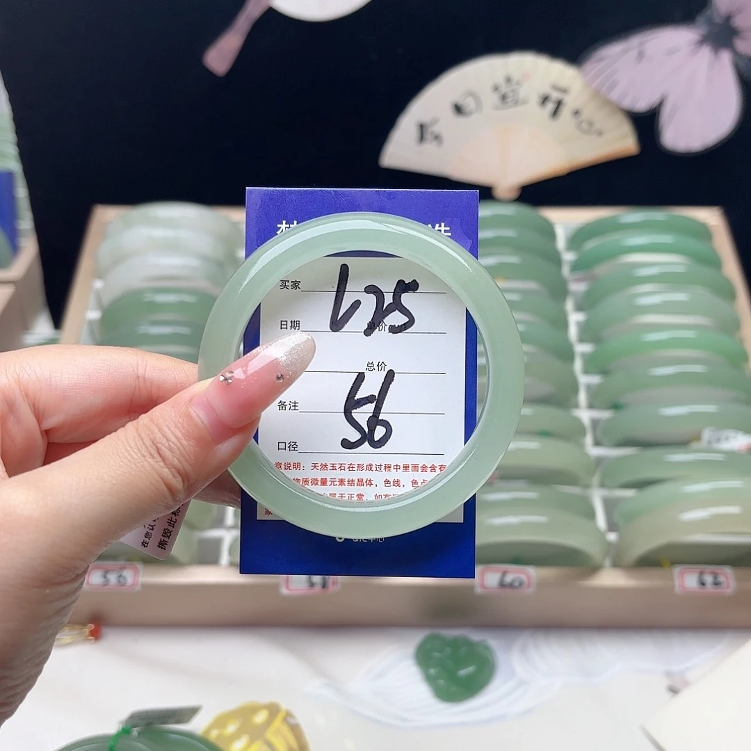 夏***凉石英质玉未镶嵌手镯