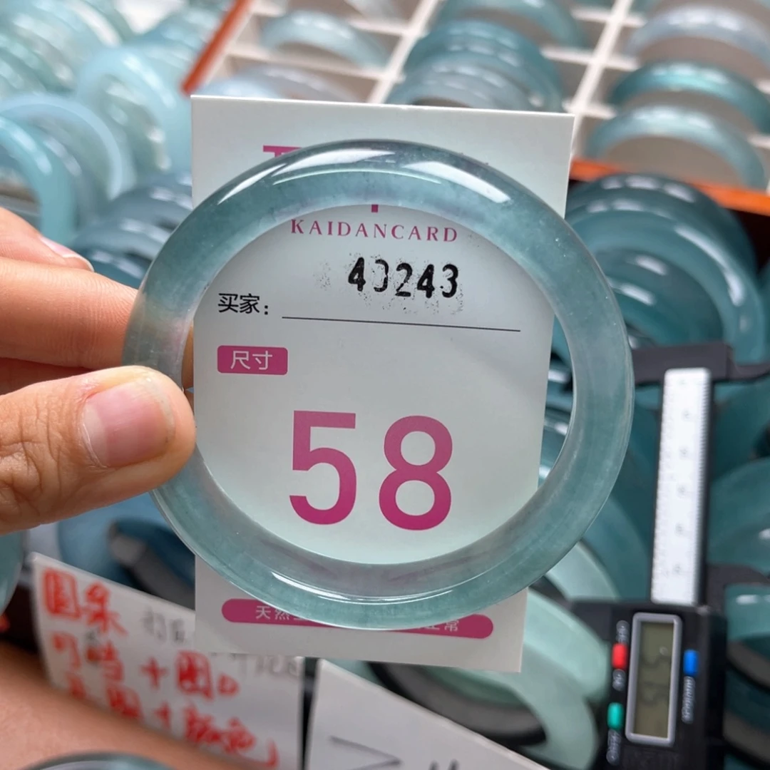 故***春石英岩玉手镯未镶嵌