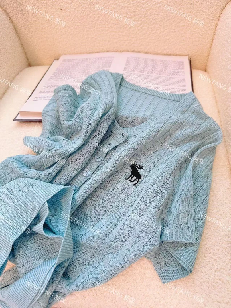 【白麓】283韩版百搭小鹿刺绣圆领竖麻花显瘦短袖