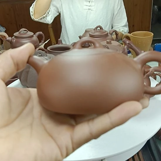 景***人紫砂茶壶工作人员