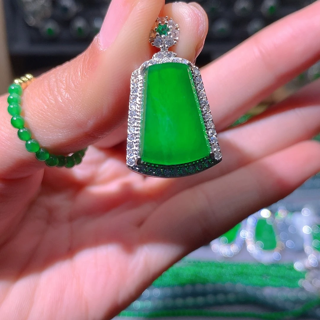 翡翠耳饰未镶嵌天然翡翠