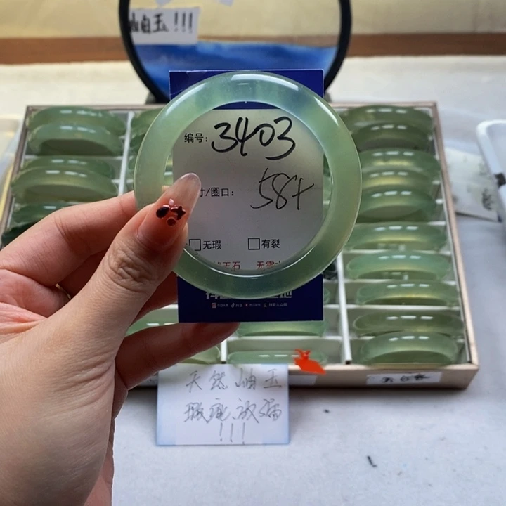 蛇纹石玉手镯未镶嵌