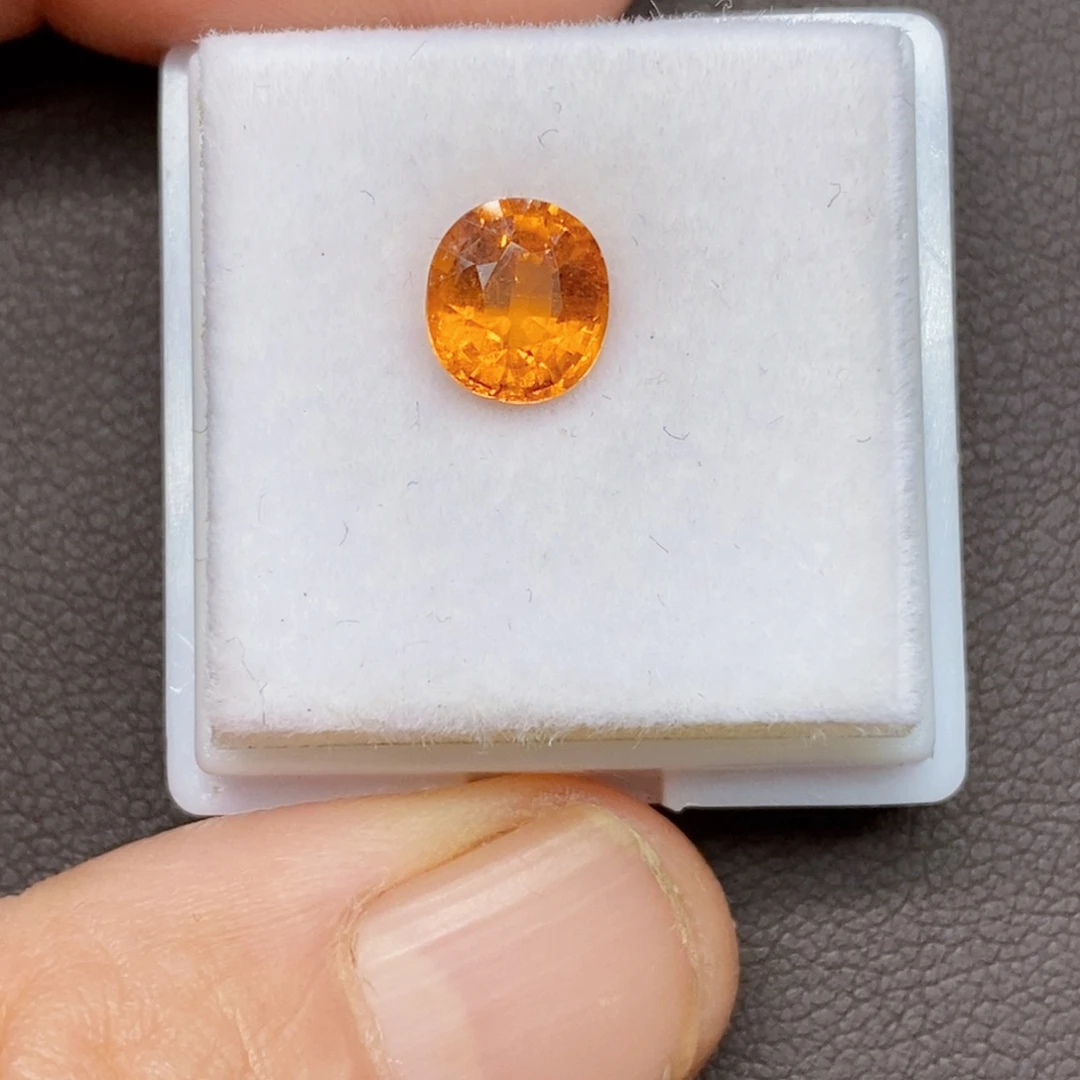 未镶嵌裸石石榴石（芬达石）