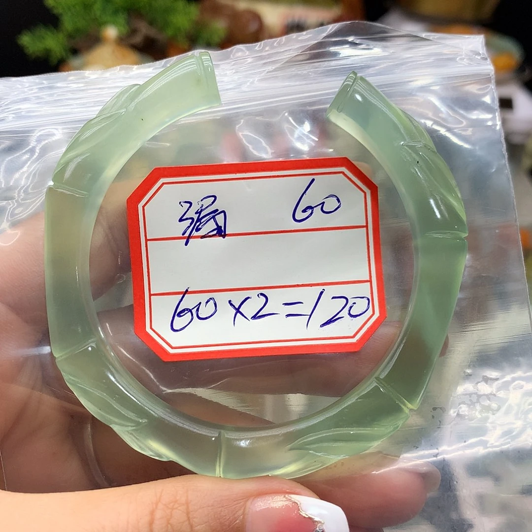 蛇纹石玉未镶嵌手镯我****?