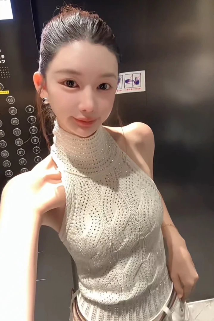 婉君【麻花烫钻背心】时尚百搭挂脖针织镂空修身上衣LWJ25B2T1393