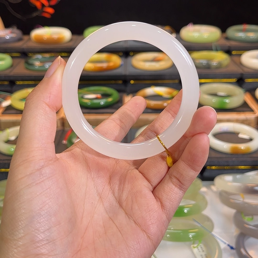 和田玉未镶嵌手镯冰白