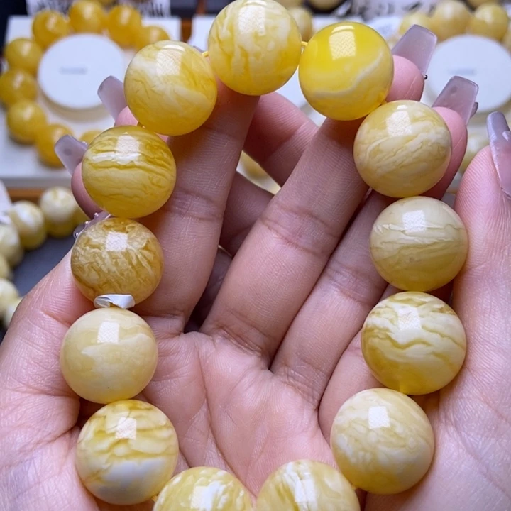 未镶嵌琥珀裸石1