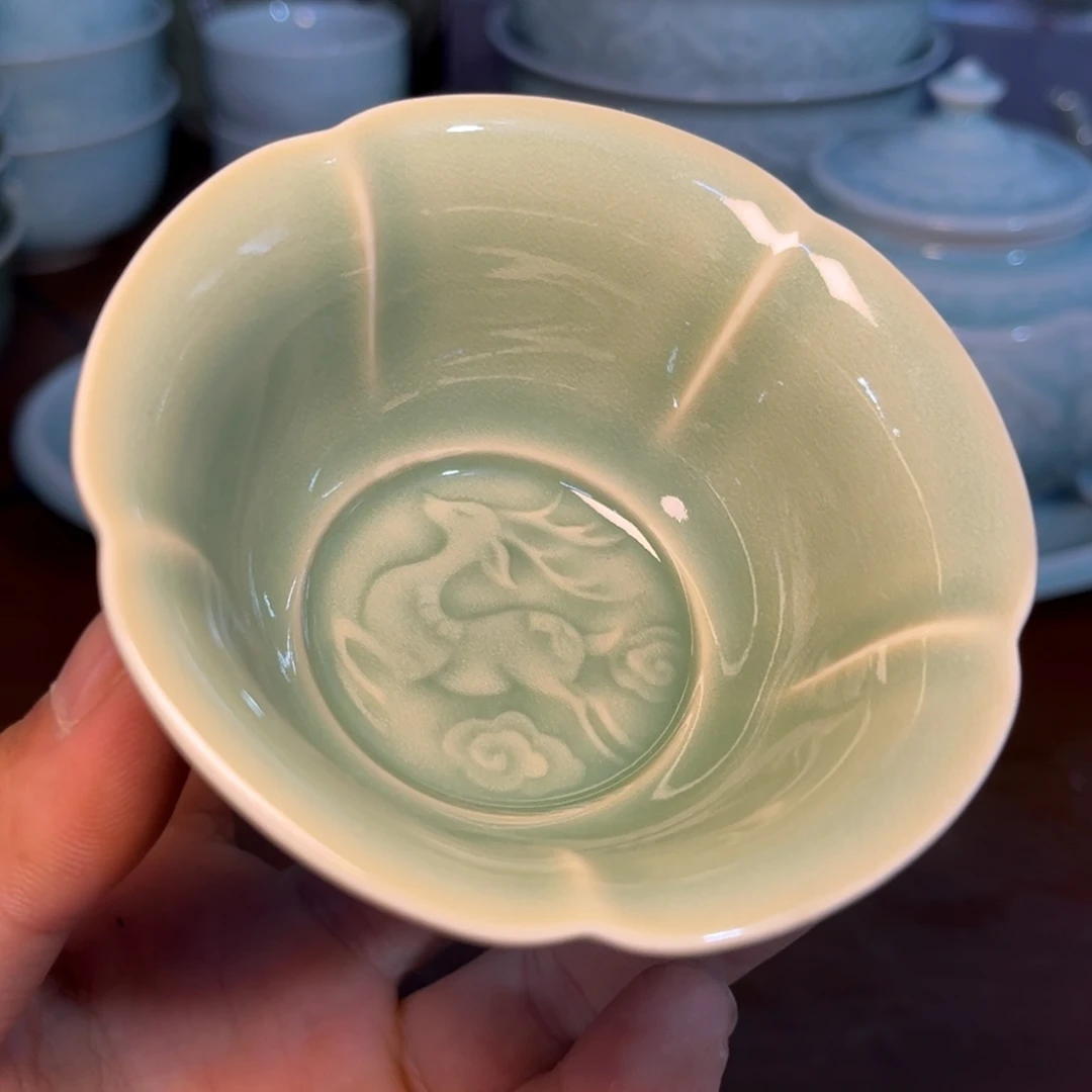 瓷微瑕橄榄绿福禄杯一只