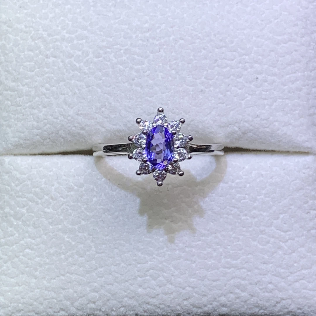 51982号S925银镶嵌天然坦桑石戒指，主石尺寸4*6mm