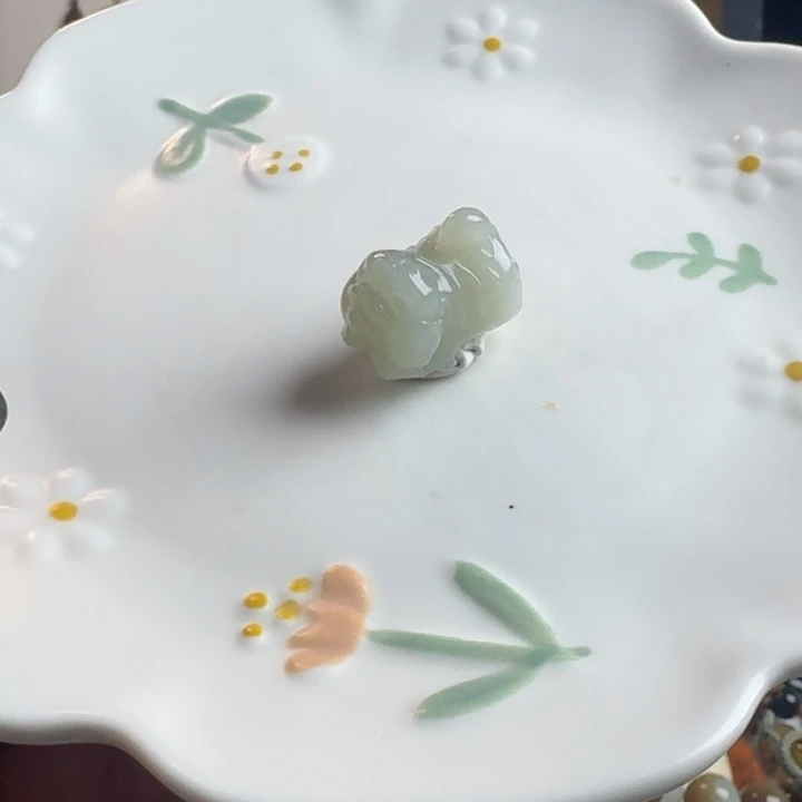 和田玉未镶嵌颈饰虎