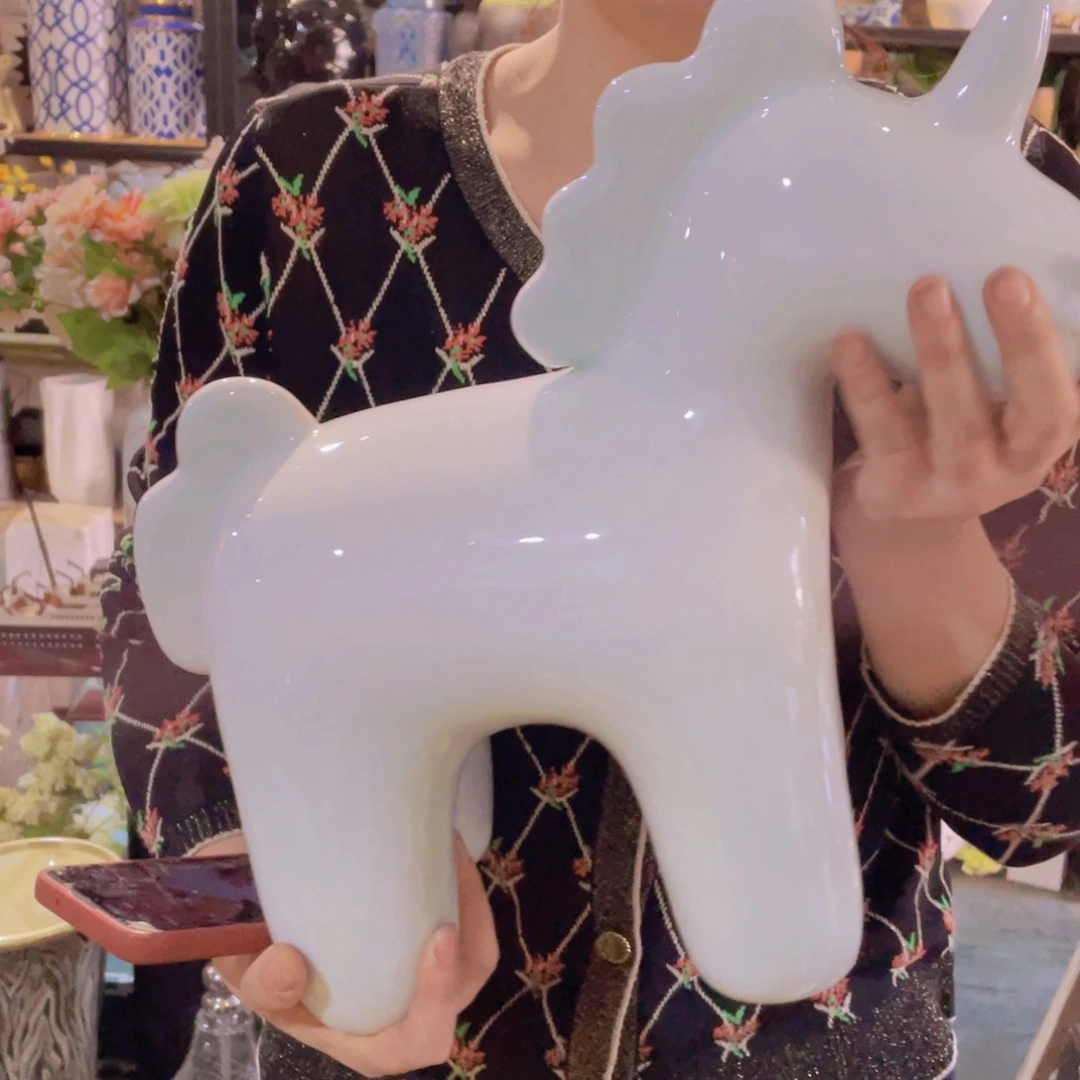 陶瓷花瓶，仿真绿植。