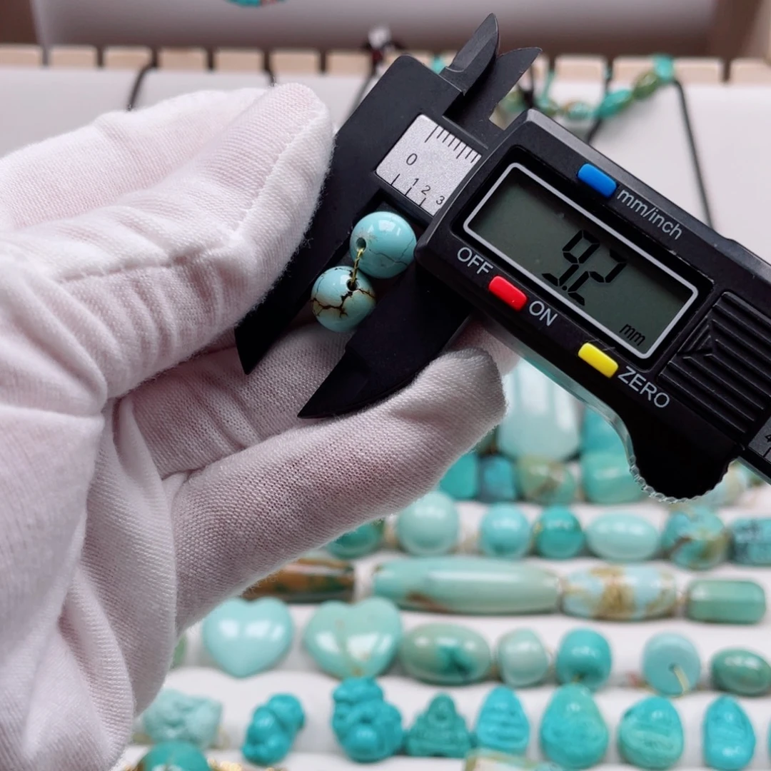 绿松石未镶嵌摆件