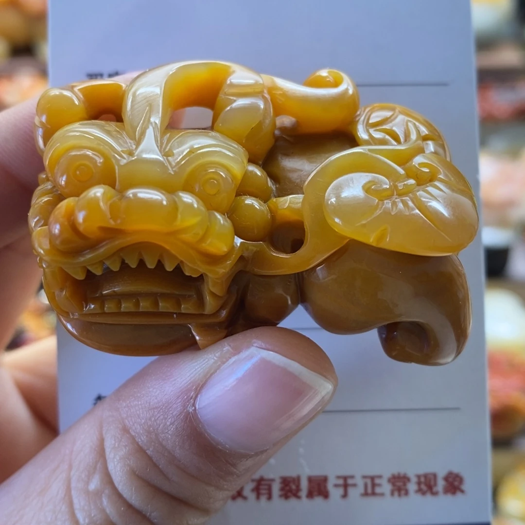 石英质玉（黄龙玉）颈饰未镶嵌