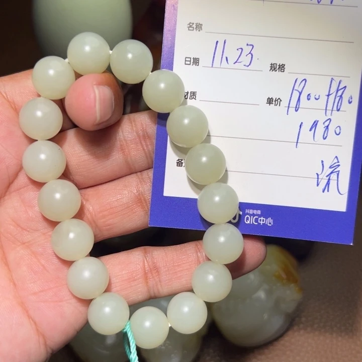 巧***力和田玉未镶嵌颈饰