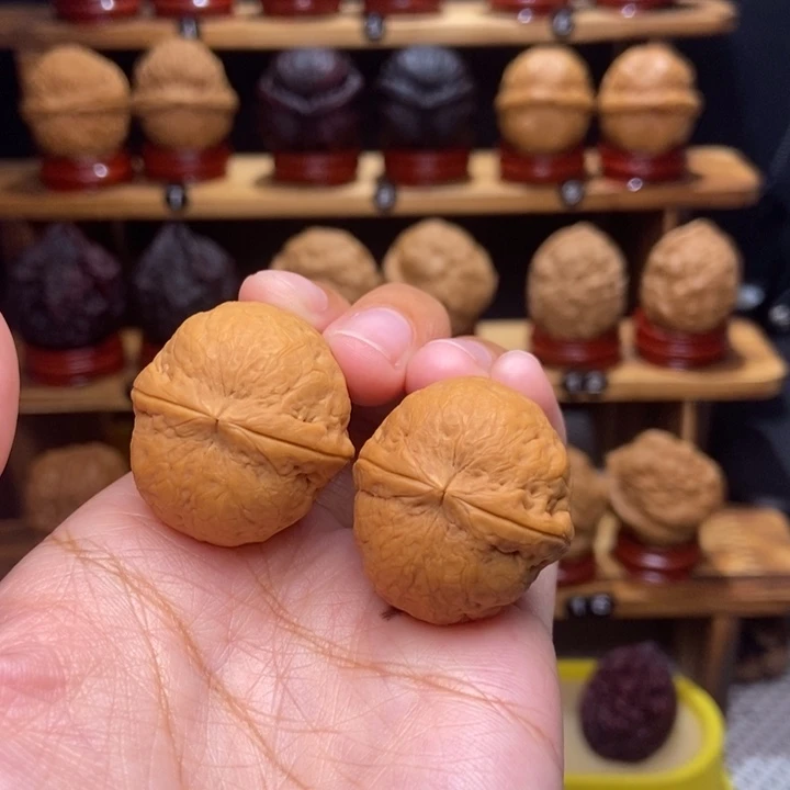 文玩核桃吊坠龙珠32