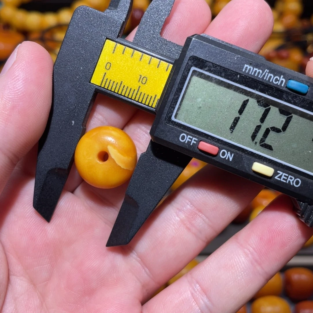 未镶嵌琥珀裸石饼子