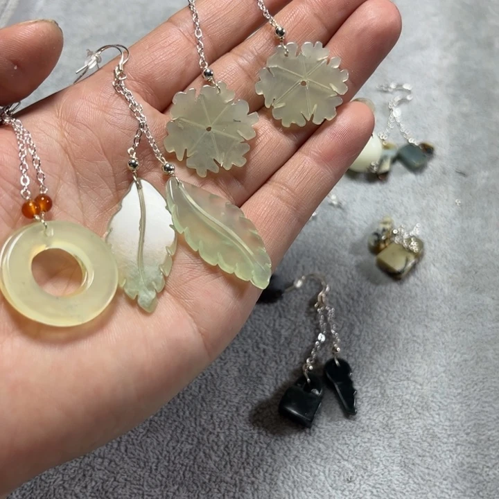 蛇纹石玉耳饰未镶嵌美**活