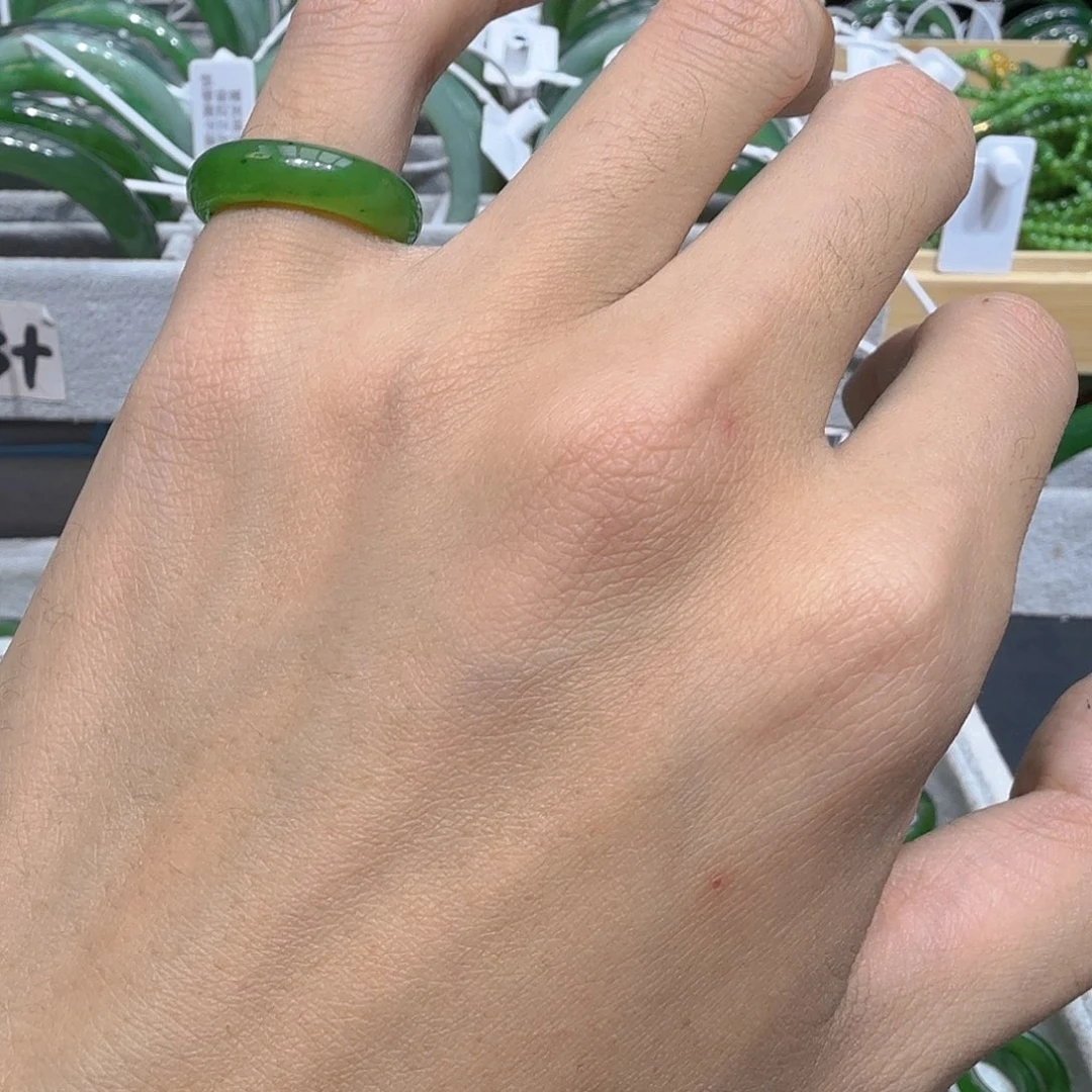 小****和田玉（碧玉）未镶嵌戒指