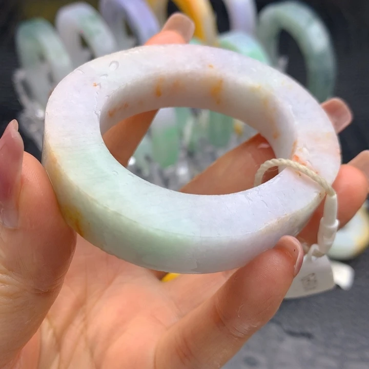 定制翡翠未镶嵌翡翠手镯