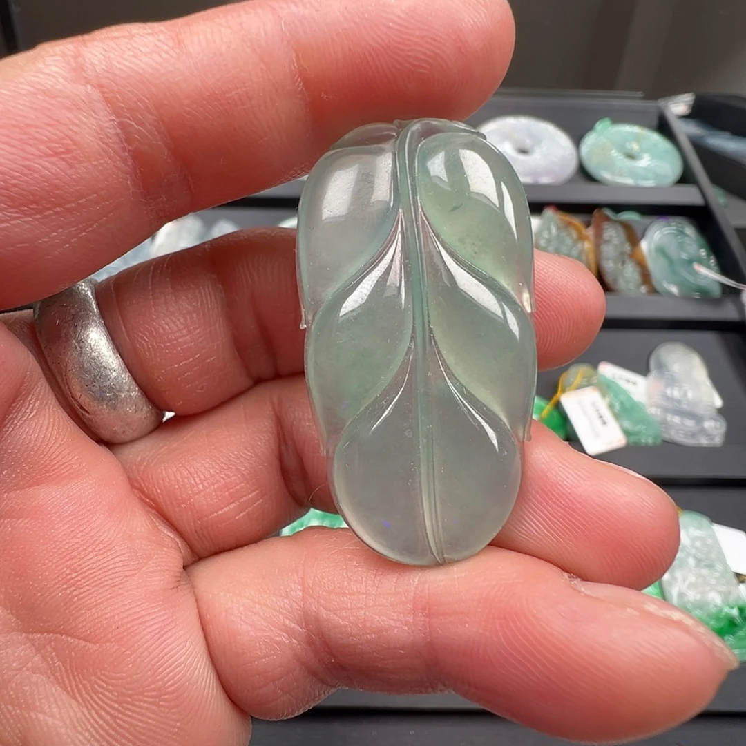 翡翠未镶嵌颈饰叶子