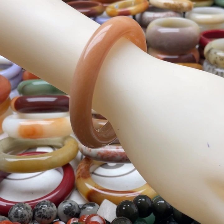 石英岩玉手镯未镶嵌