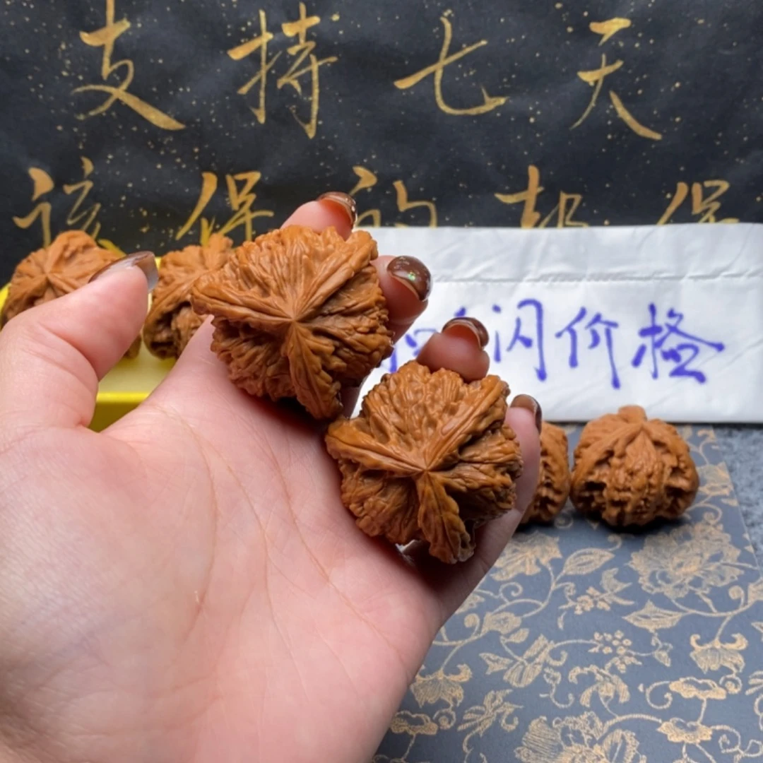 吊坠文玩核桃ネ****，