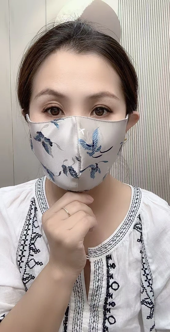 新款网红国风潮流秋冬款蝴蝶花朵立体口罩水洗透气保暖