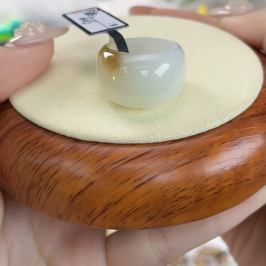 和田玉未镶嵌戒指P10一口糖俄白馒头17.6不退换