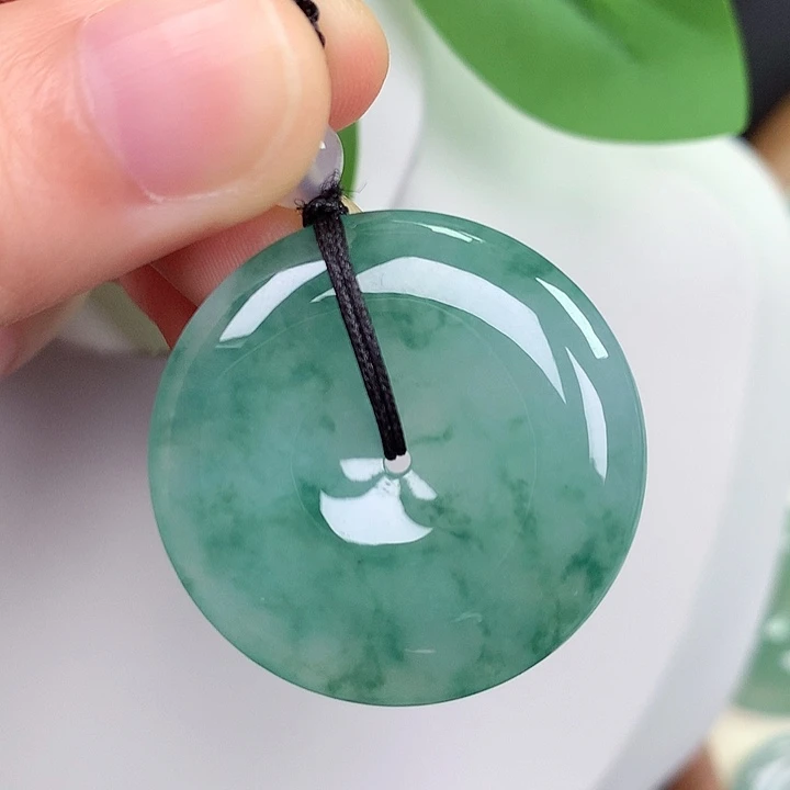 翡翠未镶嵌颈饰平安扣