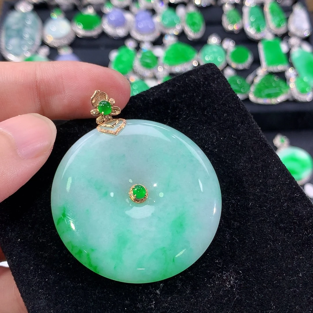 翡翠18K金镶嵌颈饰