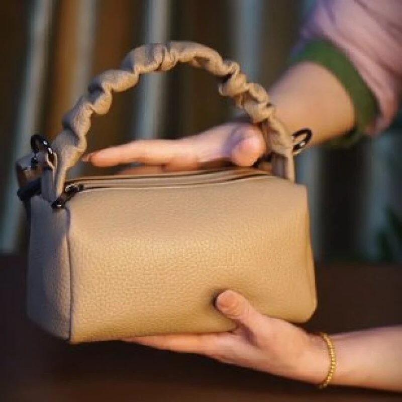 【长21宽10高13】轻奢小众时尚百搭简约潮流斜挎包J001