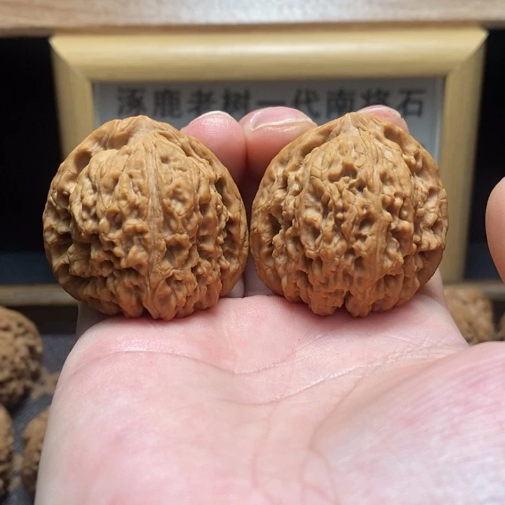 今***鸡吊坠文玩核桃南疆