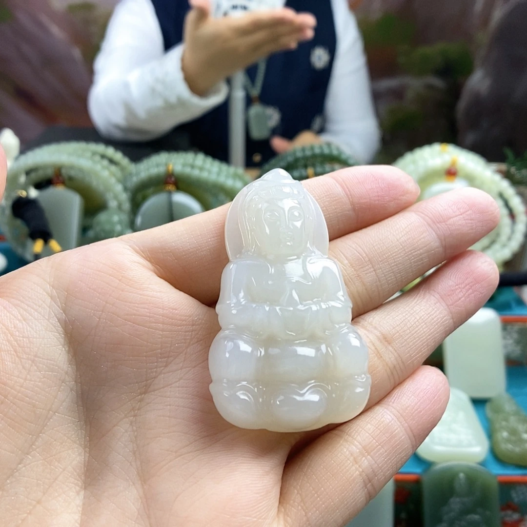 和田玉未镶嵌颈饰玉净瓶观音