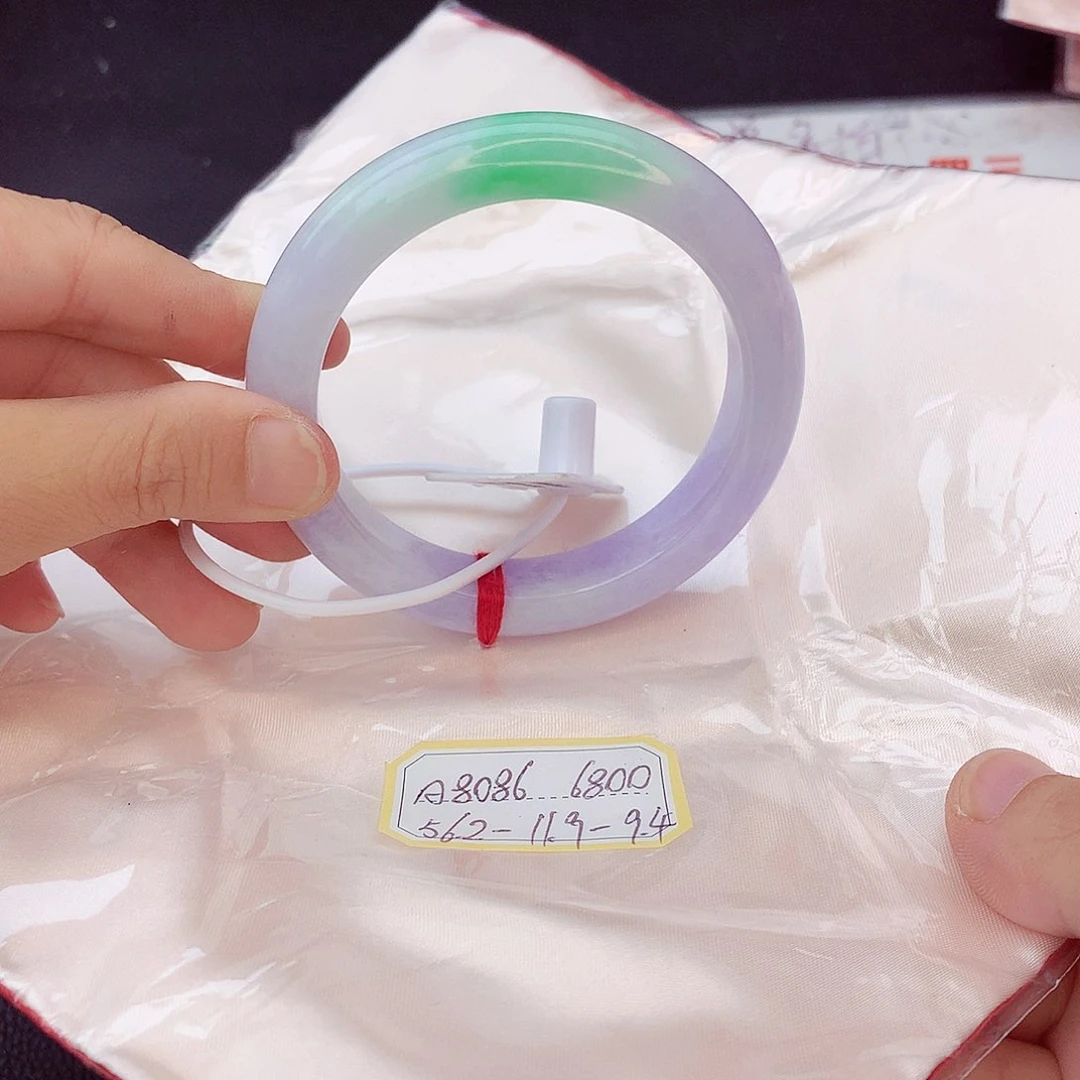 翡翠手镯未镶嵌翡翠