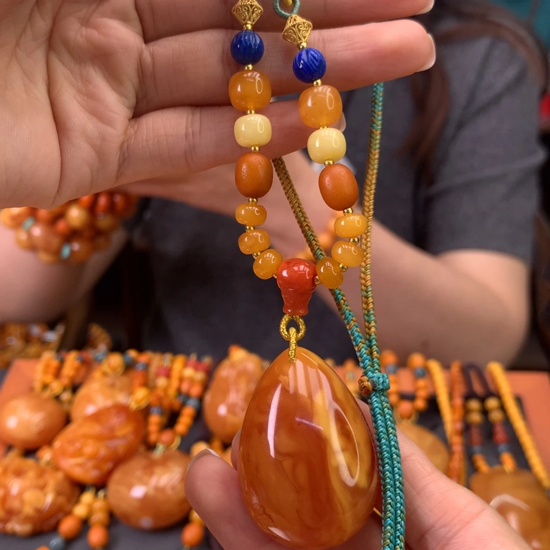 琥珀颈饰未镶嵌天然