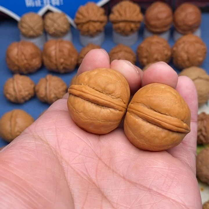 文玩核桃把件小海豚