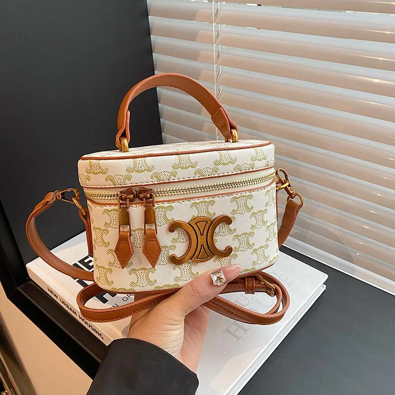 法国品牌2025新款壮锦爆款便携休闲网红时尚百搭女款单肩斜挎包包