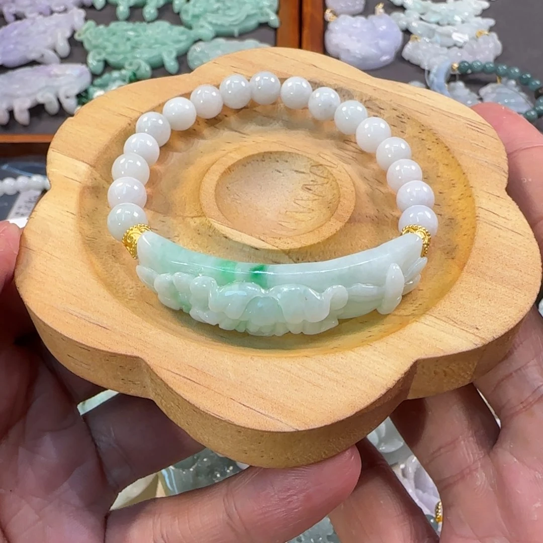 翡翠未镶嵌颈饰彩**天手牌