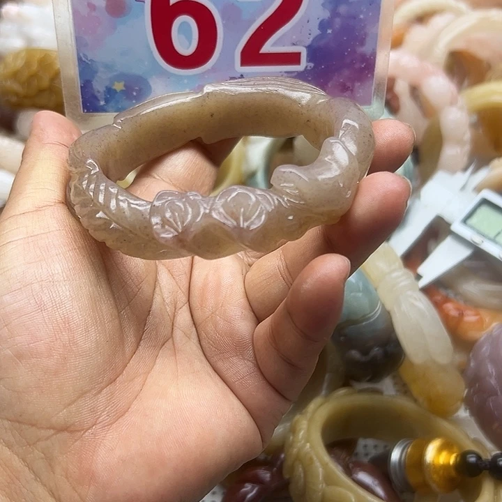 未镶嵌手镯石英岩玉