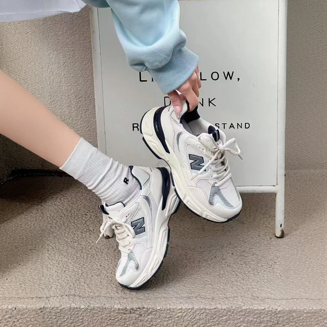 舒适百搭女款慢跑鞋61103