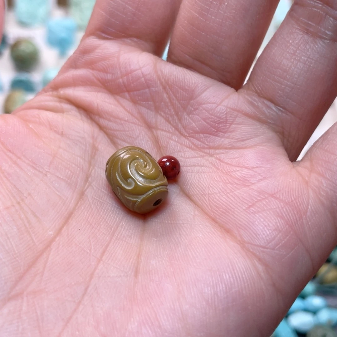 南红玛瑙配饰未镶嵌