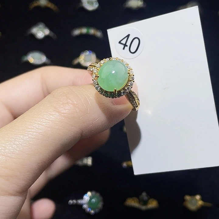 翡翠未镶嵌颈饰戒指