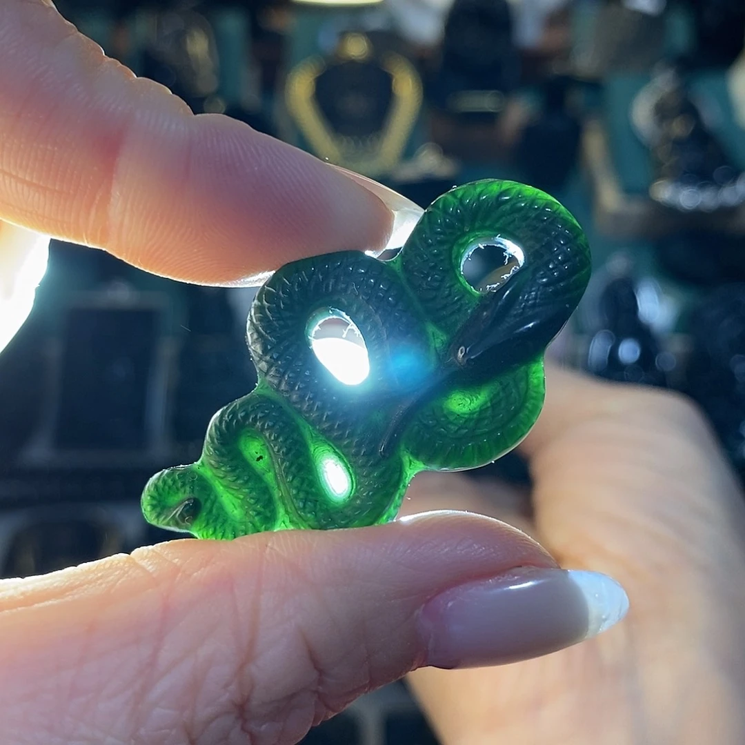 蛇纹石玉未镶嵌颈饰