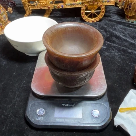 摆件成***持瓷器等文物的保护工作也得到