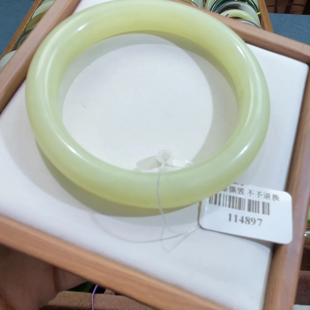 和田玉未镶嵌手镯5556 64