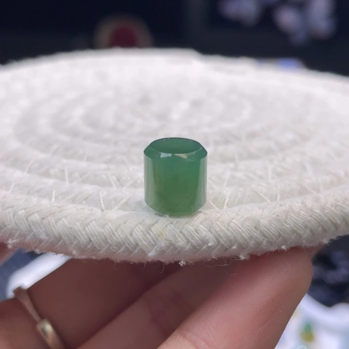 散珠翡翠绿桶珠卡9.1-9mm