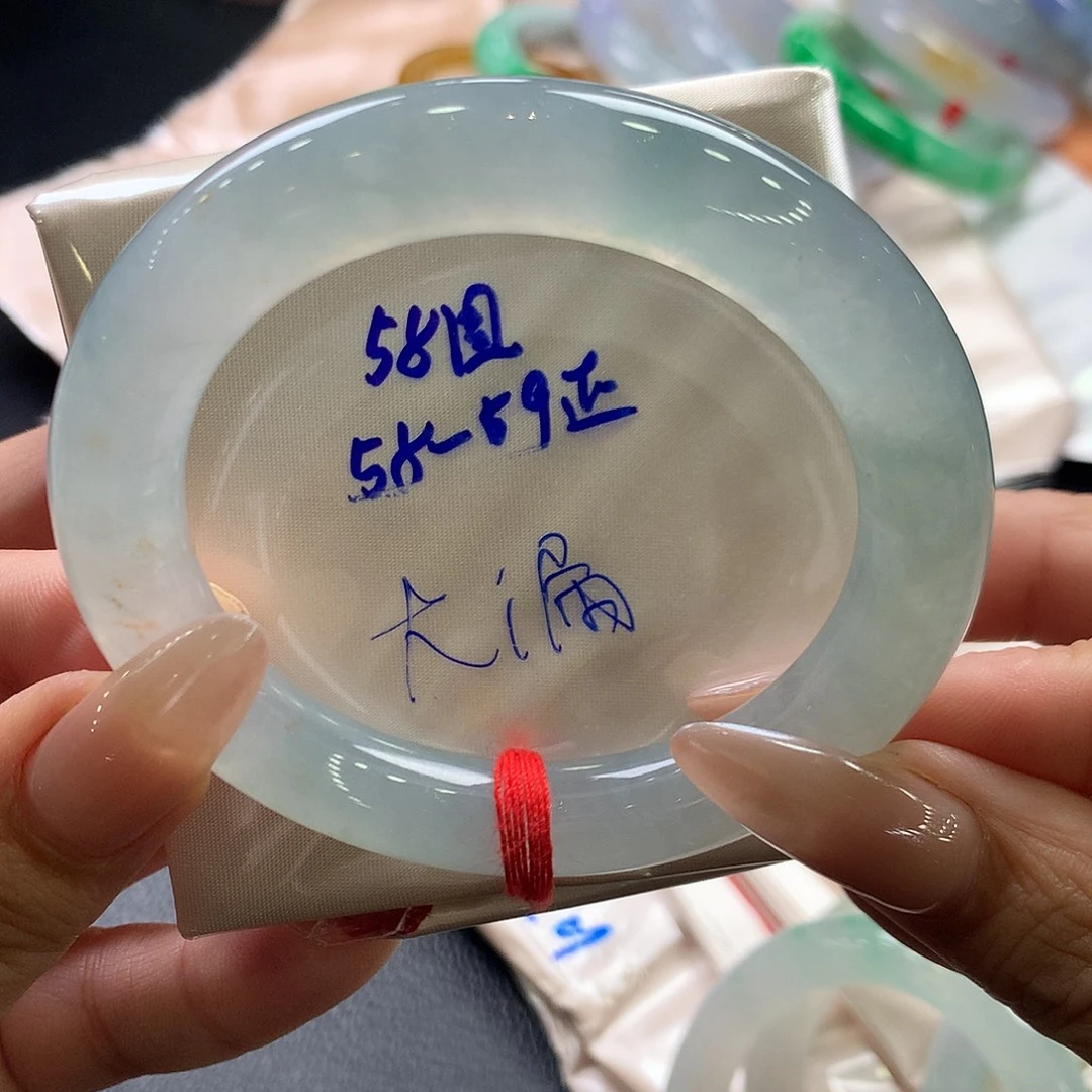 翡翠未镶嵌手镯58元强推大漏