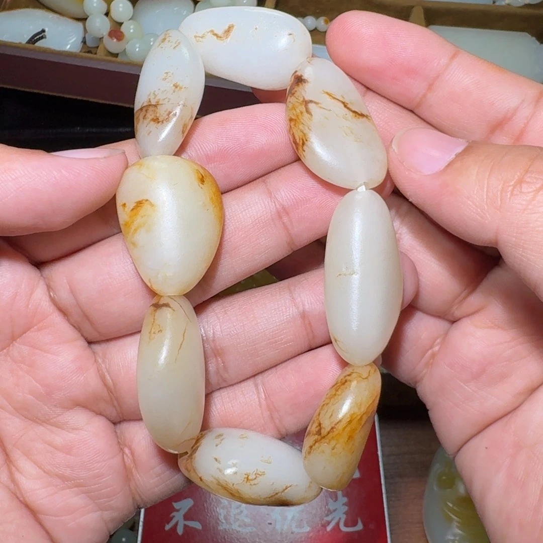 和田玉颈饰未镶嵌钱***?